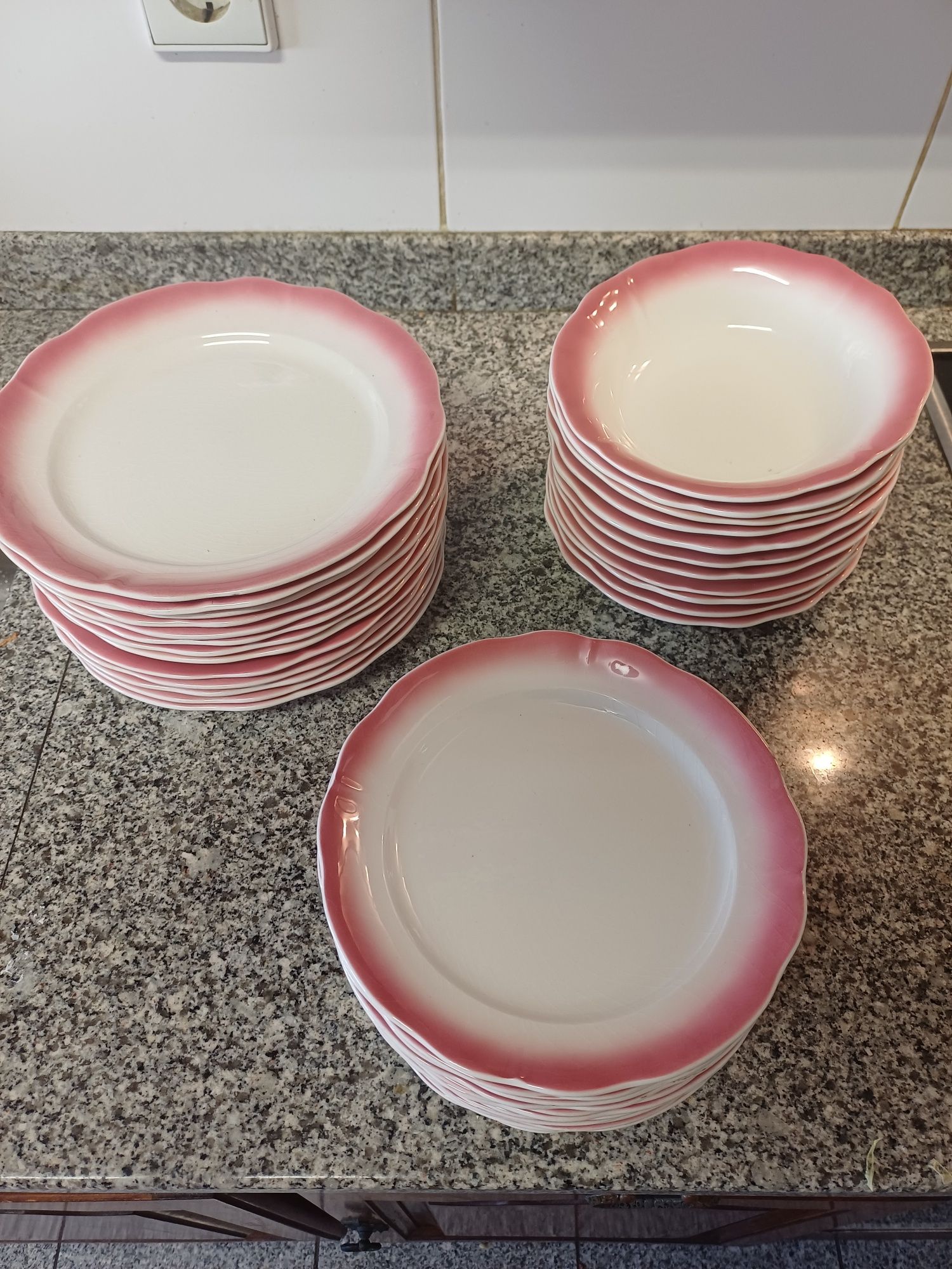 Serviço de loiça antigo de Sacavém