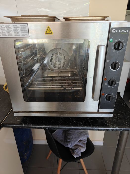 Piec konwekcyjno-parowy 4 x GN 2/3 Hendi 230V, moc 3000W, ruszt