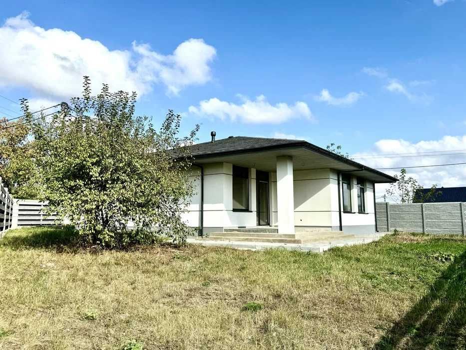 Якісний готовий будинок біля озера ! Велика ділянка 10 соток!