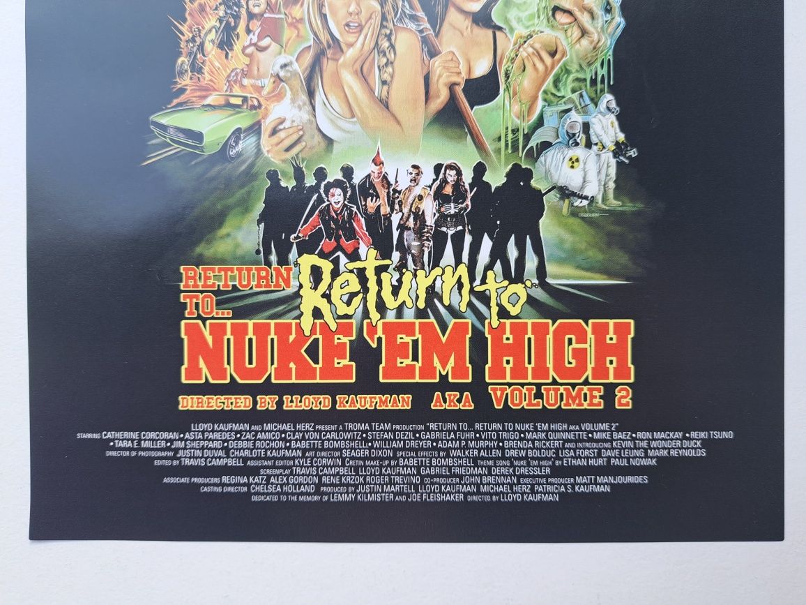 TROMA Return to Nuke 'Em High volume 2 - material promocional Cannes
