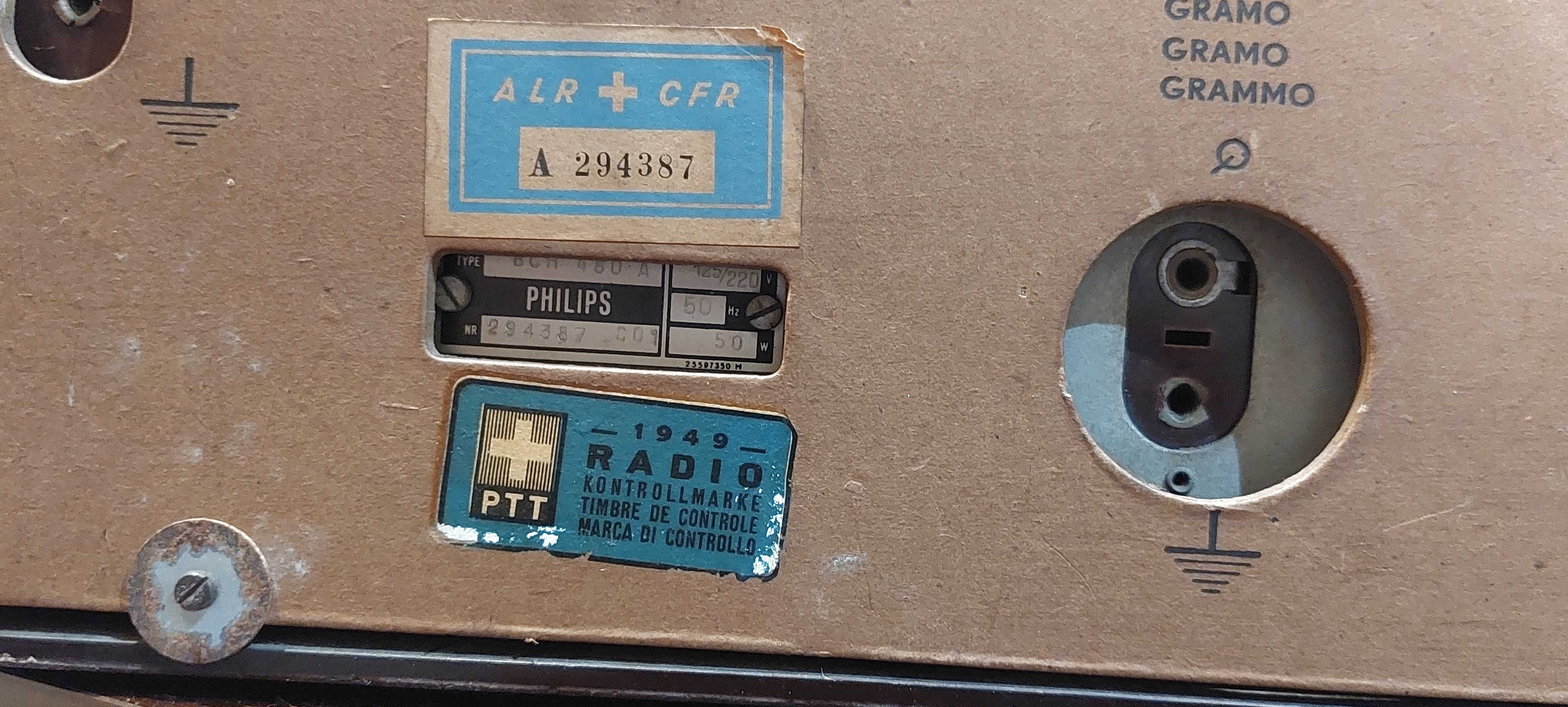 Rádio antigo Philips BCH480A