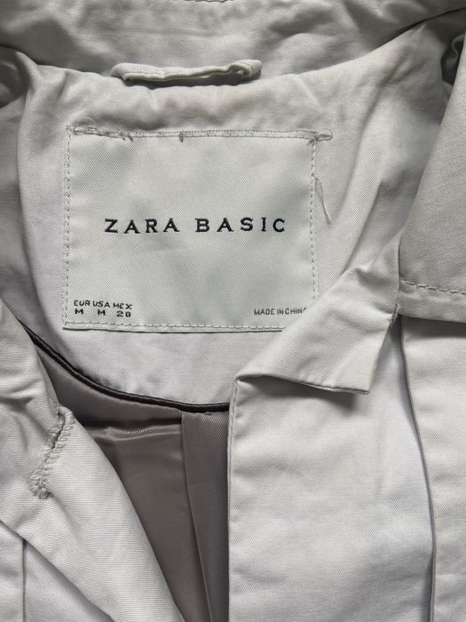 Gabardine curta em cinzento Zara