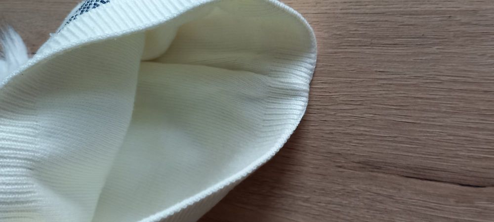 Czapka dziecięca Tommy Hilfiger biała z pomponem