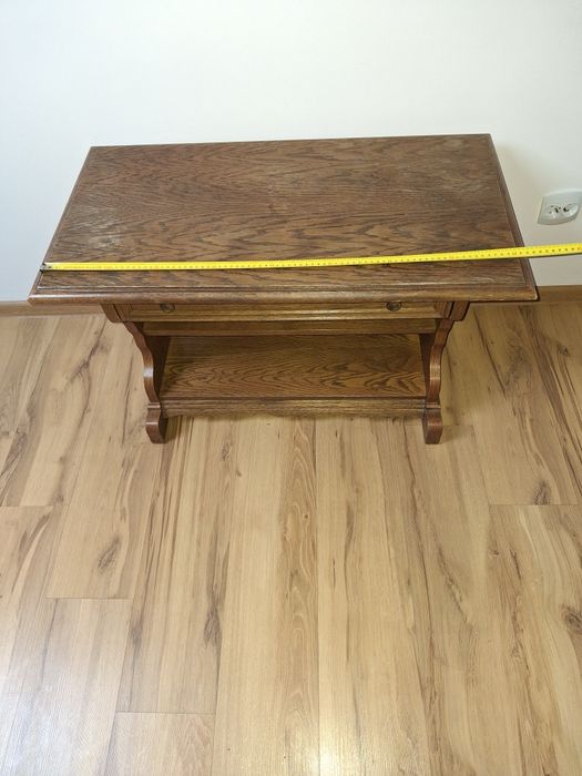 Sprzedam stolik z szufladą.