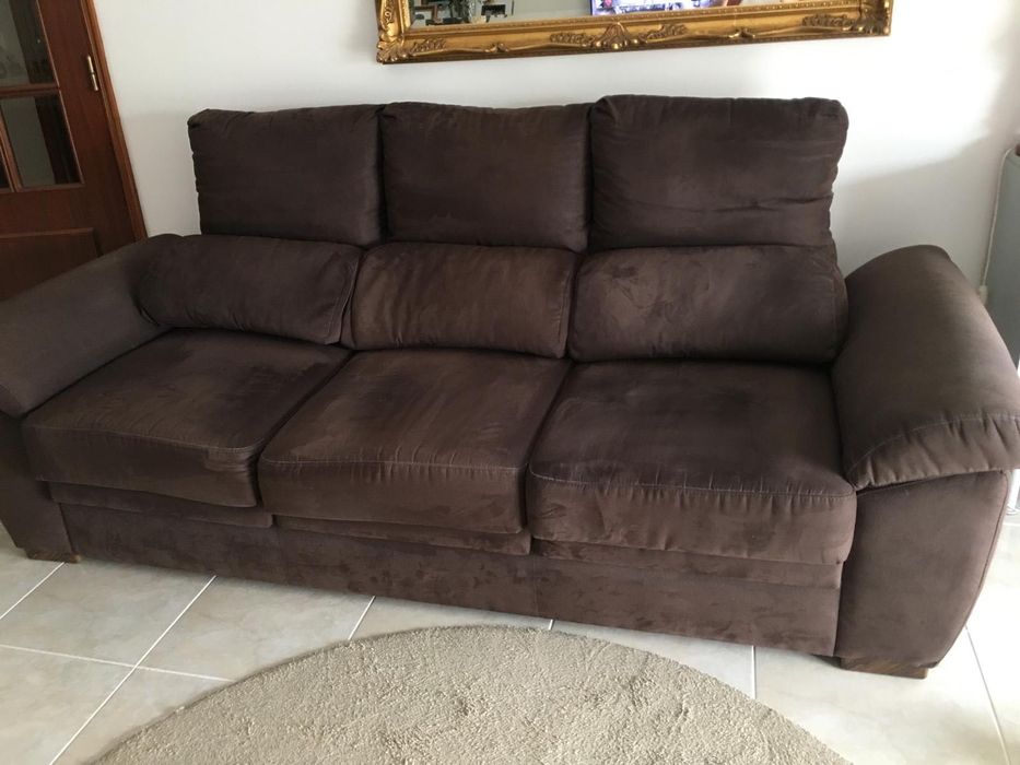 Sofá 3 lugares em camurça castanha