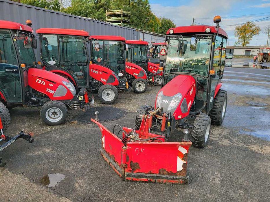 Ciągnik komunalny TYM T273 HST automat z pługiem V i posypywarką