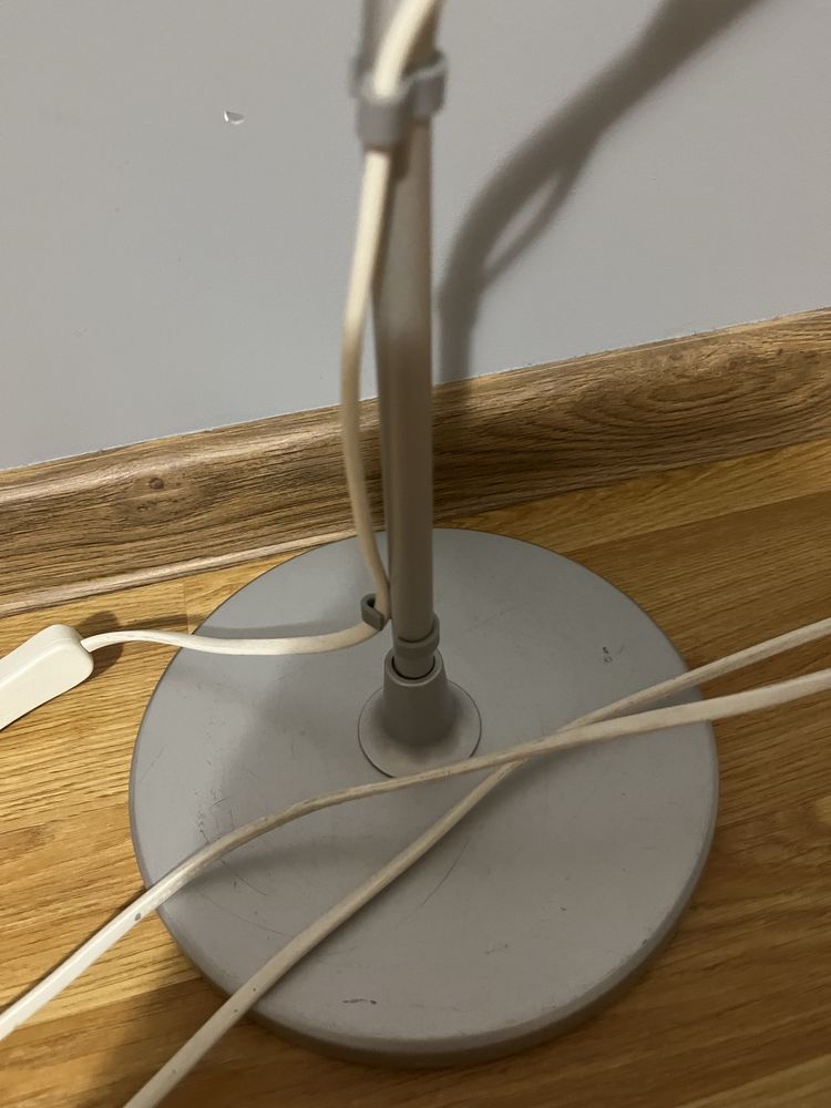 Stojacą lampka na biurko Svirvel ikea