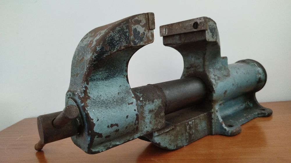 Torno de bancada alemão
