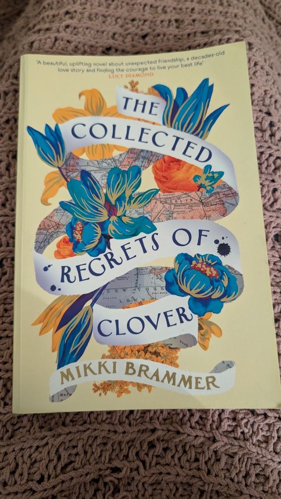 Livro "The collected Regrets of Clover"