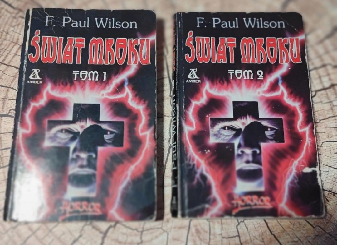 Dwa tomy "Świat mroku" F. Paul Wilson