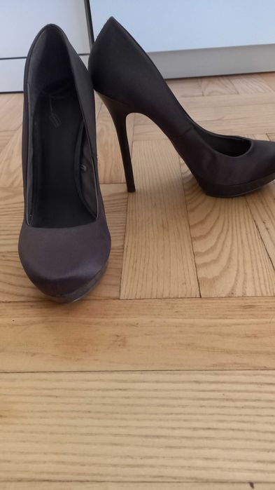 Wysokie szpilki, eleganckie