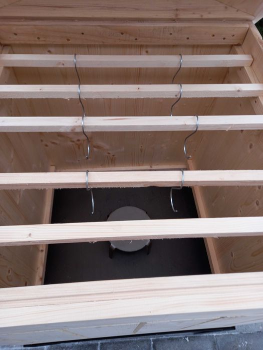 Wędzarnia ogrodowa drewniana 60 x 60 cm