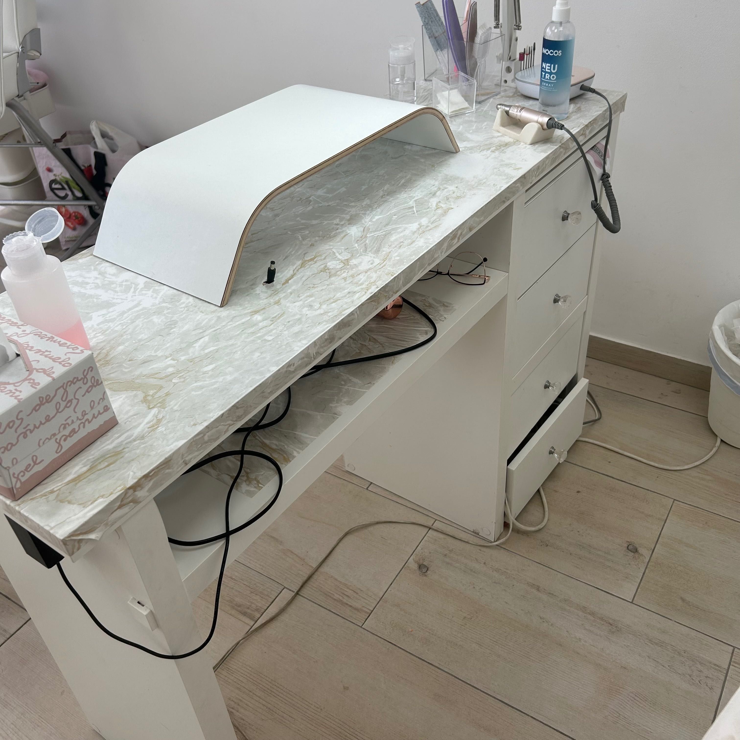 Mesa manicure usada