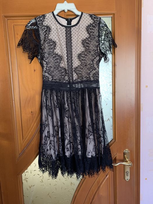 Нарядне плаття з мереживом