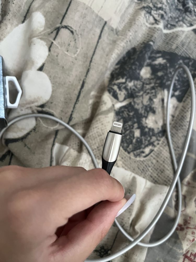 Провод зарядка на iphone