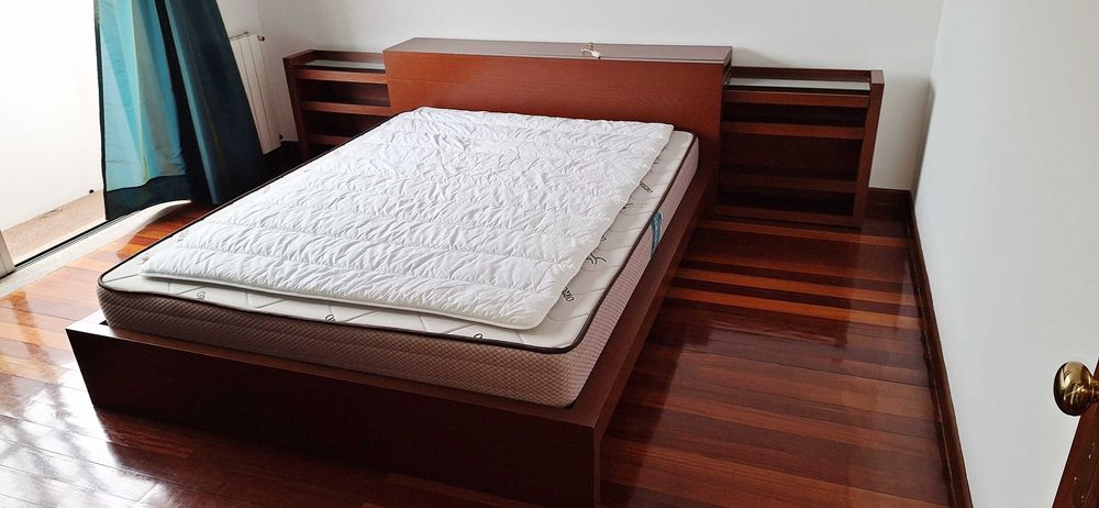 Cama de Casal, mesas de cabeceira, Colchão e estrado