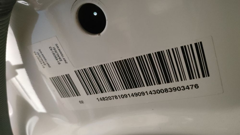 Máquina de lavar roupa Zanussi.