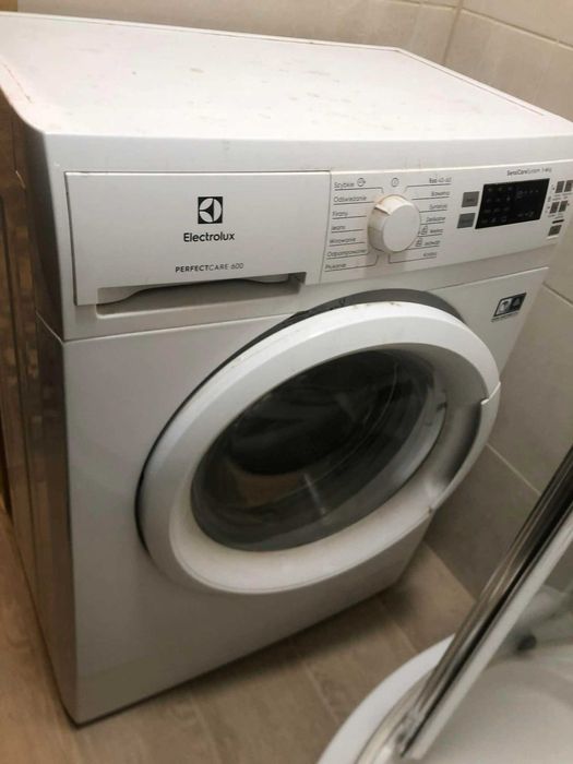 Roczna pralka  marki Electrolux - stan bardzo dobry