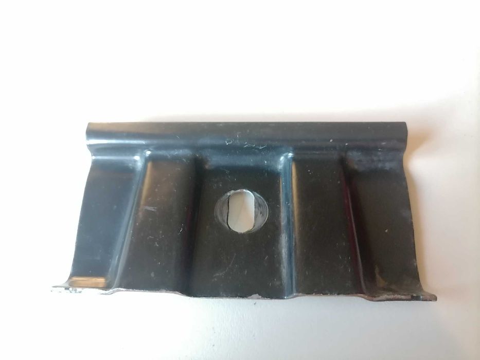 Кріплення акумуляторної батареї