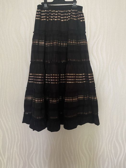 Спідниця темно-шоколадного кольору в золоту смужку