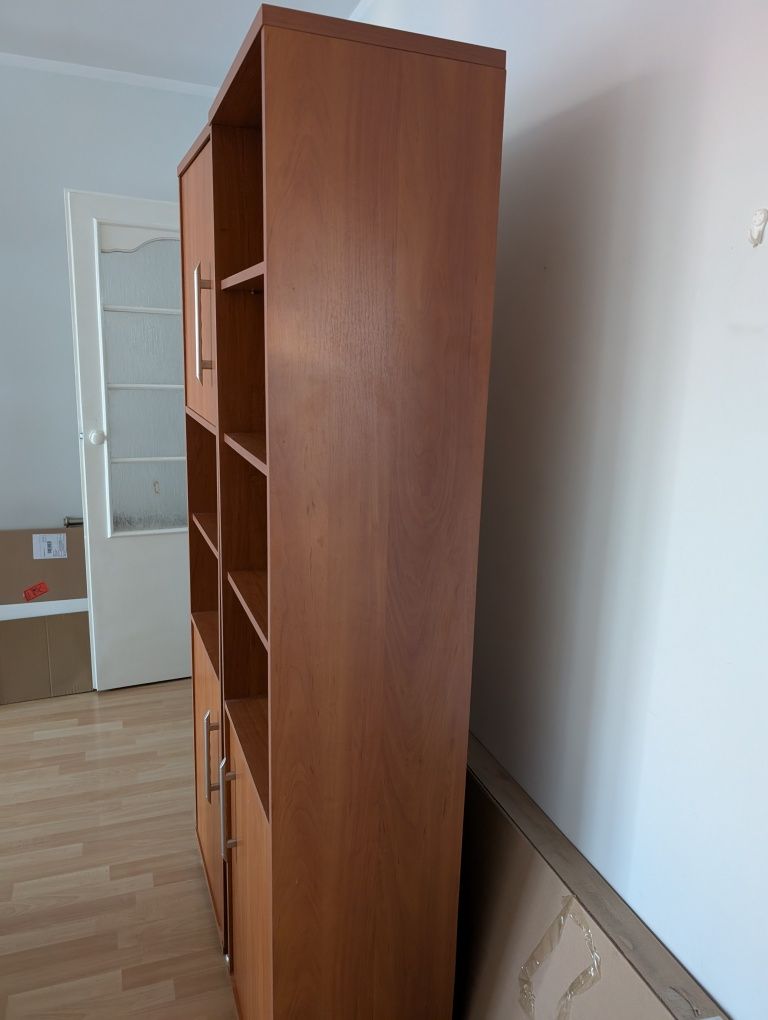 Szafa Szafki Słupek W Bardzo Dobrym Stanie