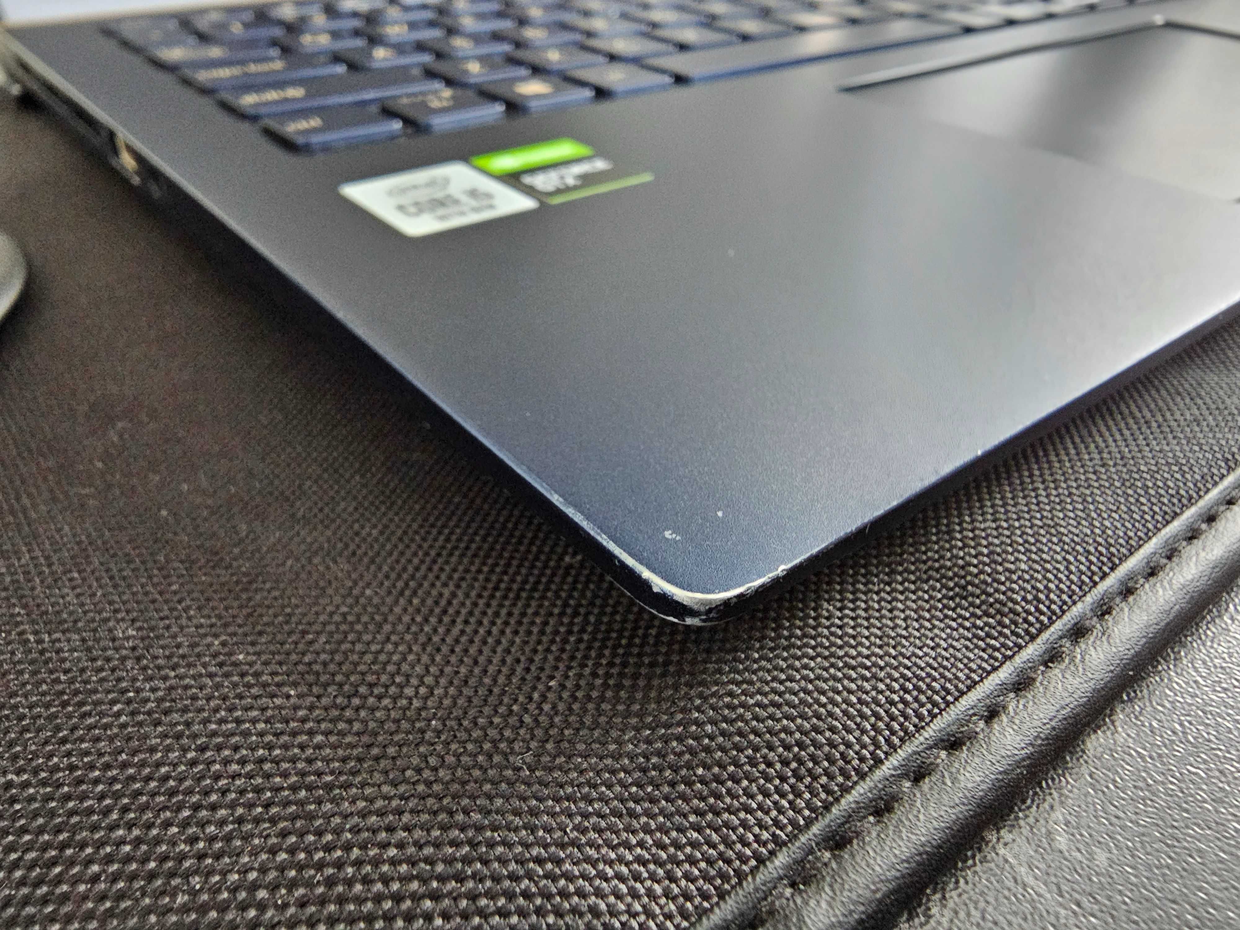 Komputer ASUS Zenbook 15 UX534