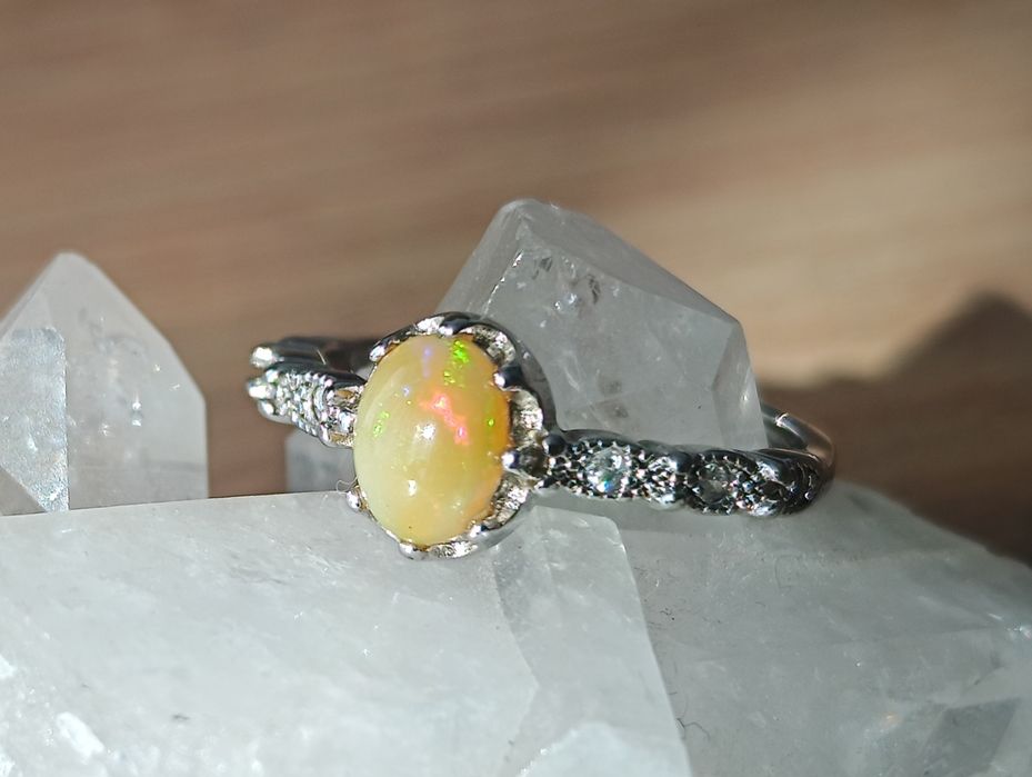 Pierścionek srebro 925 z naturalnym opalem