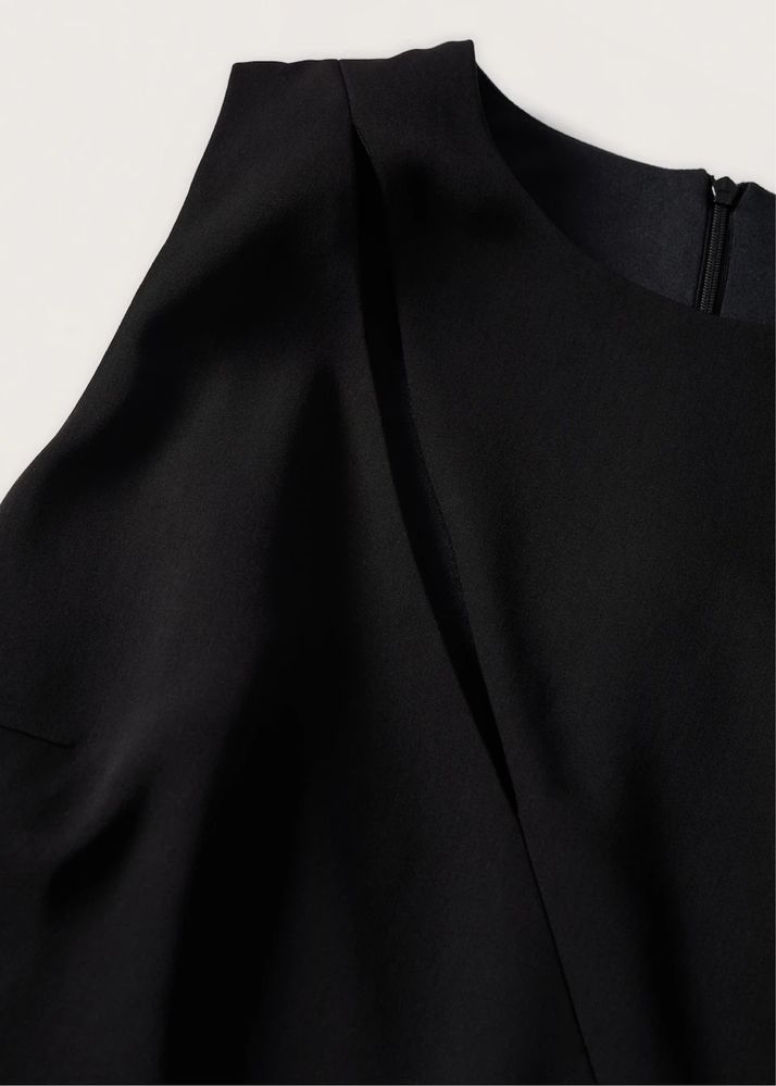 Плаття класичне mango xxs xs одним рукавом міні чорне асиметричне