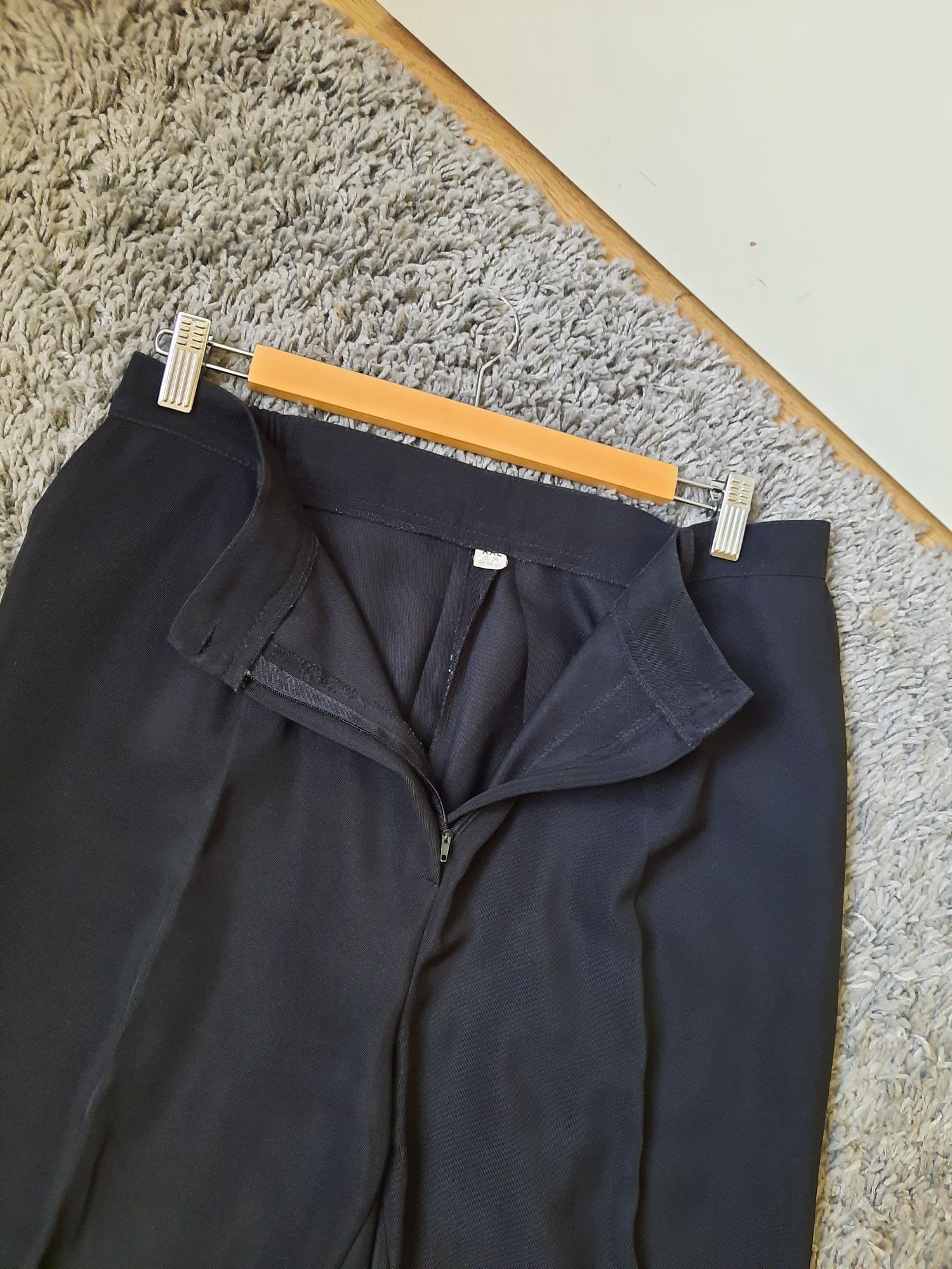 Klasyczne czarne spodnie w kant damskie r. XXL dla puszystych