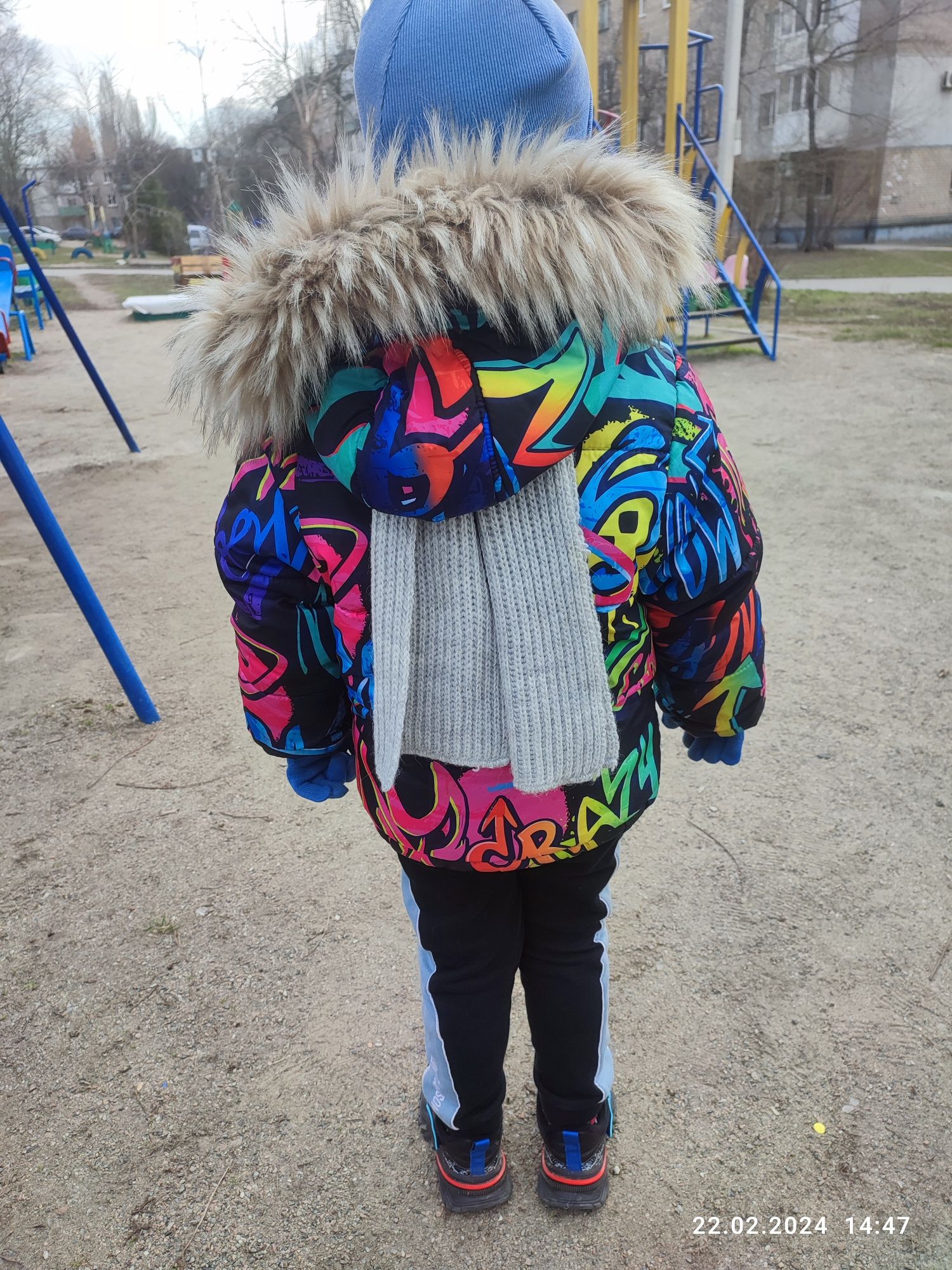 Зимняя курточка и штаны  на мальчика от 3 до 5 лет