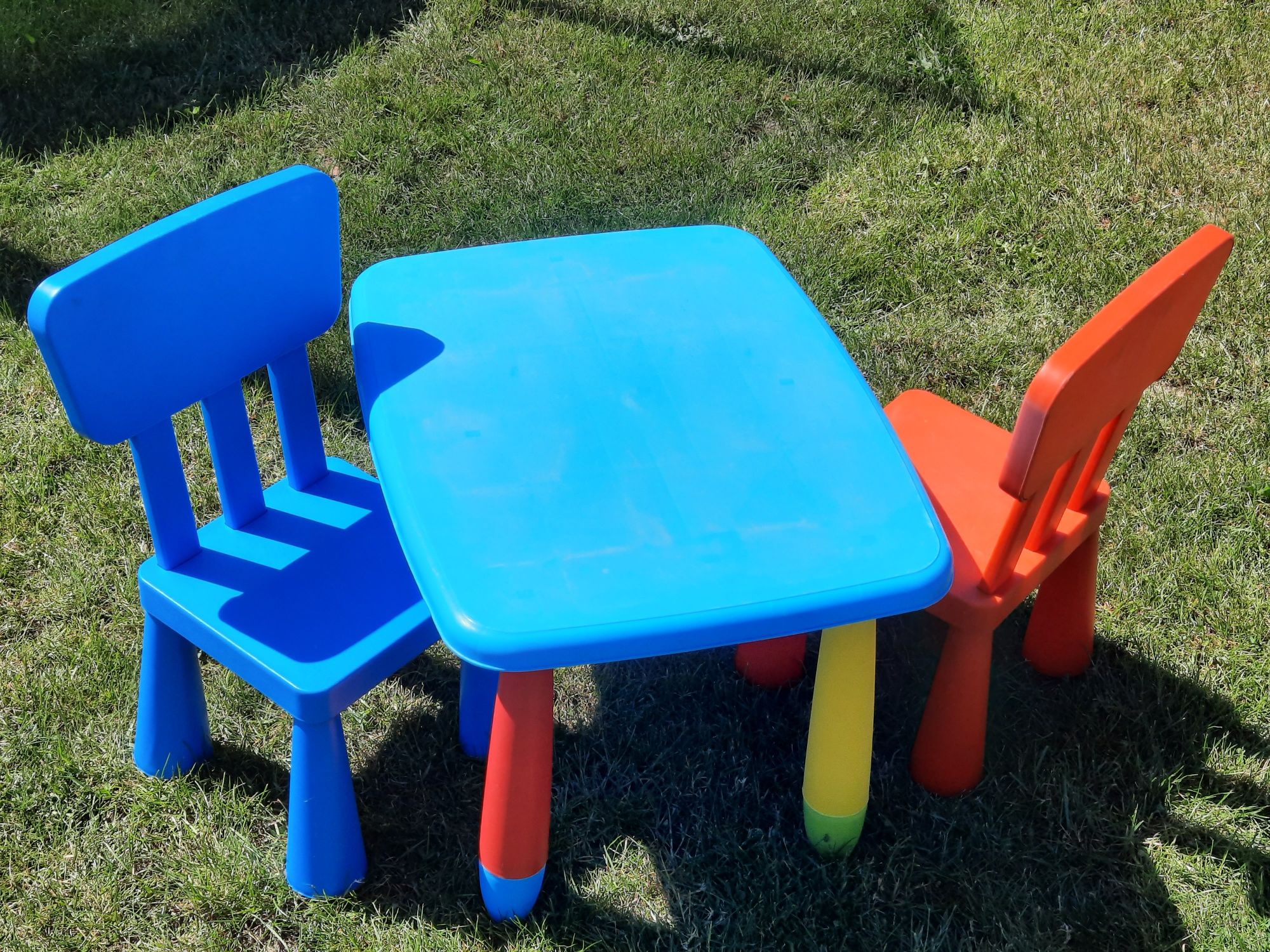 Stolik i krzesełka dziecięce