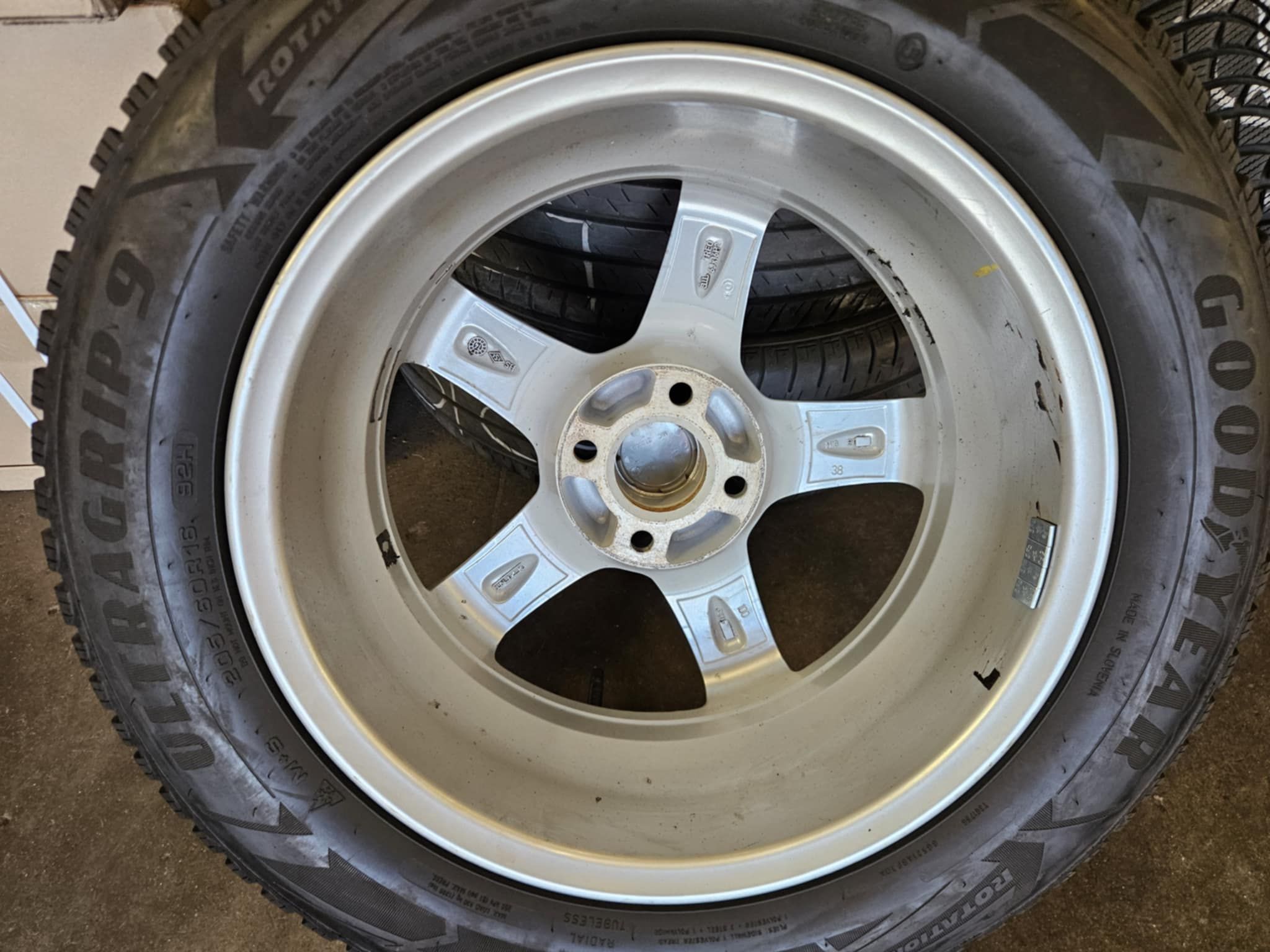 4x Felgi używane DEZENT RE 6.0 x 16 4x100 ET38 60,1 + czujniki TPMS