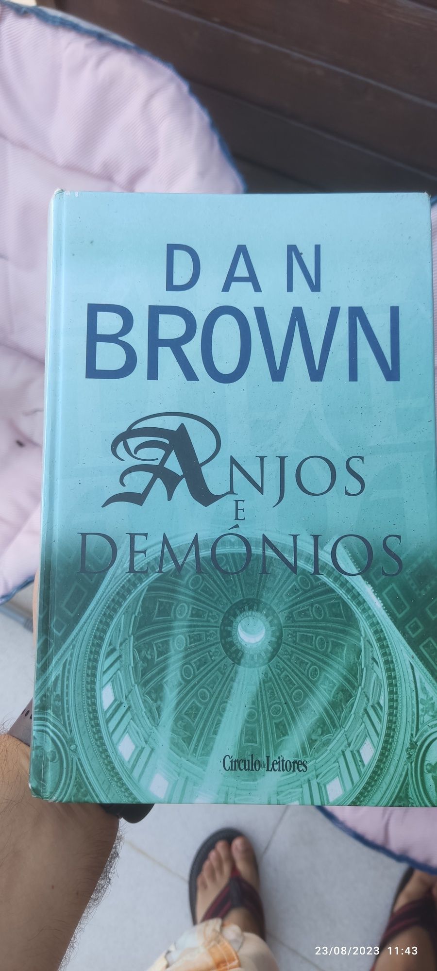 Livro "Anjos e Demónios"