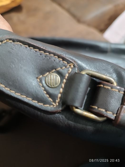 Mala em pele castanha