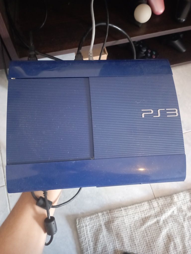 Playstation 3 com jogos e comandos