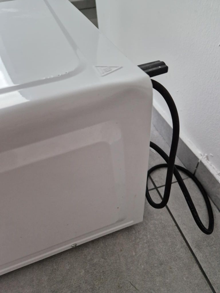 Kuchenka mikrofalowa 1150 W z funkcją grilla W BARDZO DOBRYM STANIE