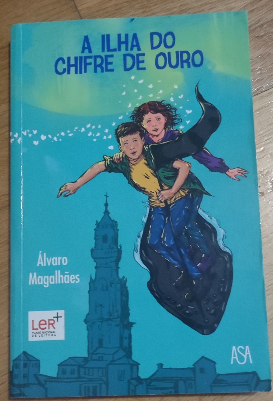 Livros juvenis a 8 euros