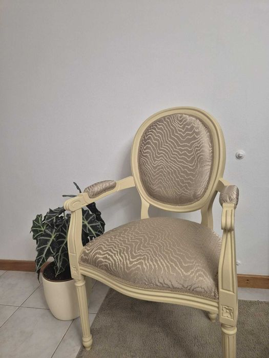 Mobiliário - Cadeira Clássica restaurada