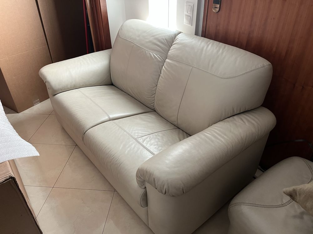 Conjunto de sofas com puff em bom estado
