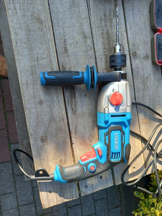 Wiertarka udarowa Erbauer 240V 800 W EHD800-2