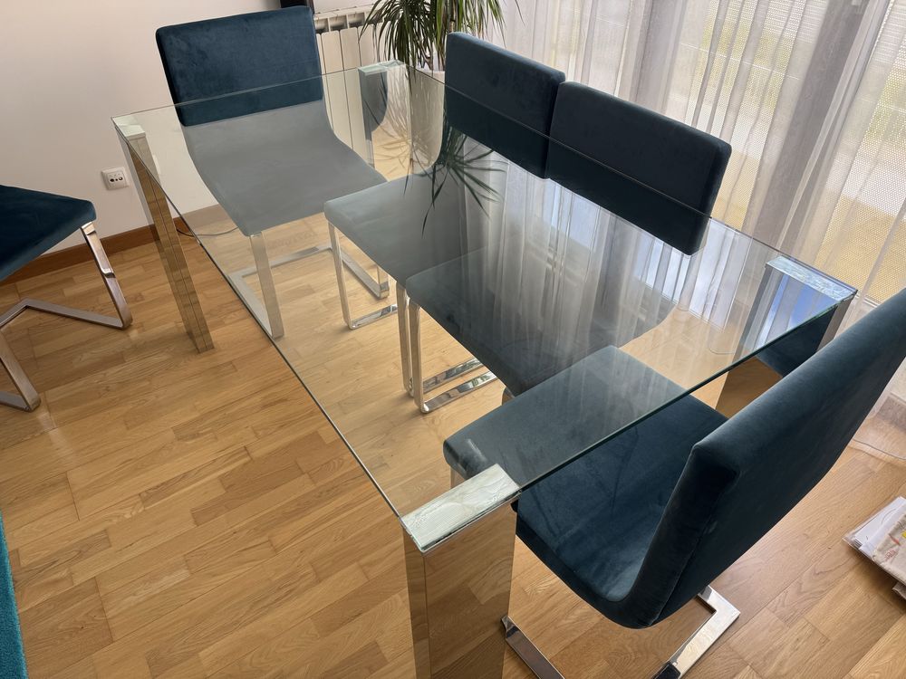 Mesa de jantar vidro e pés cromados