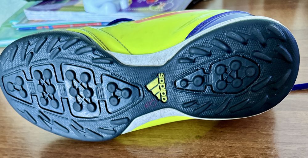 Футбольні сороконіжки ADIDAS