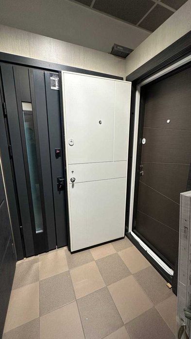 Вхідні двері в квартиру РОЗПРОДАЖ!