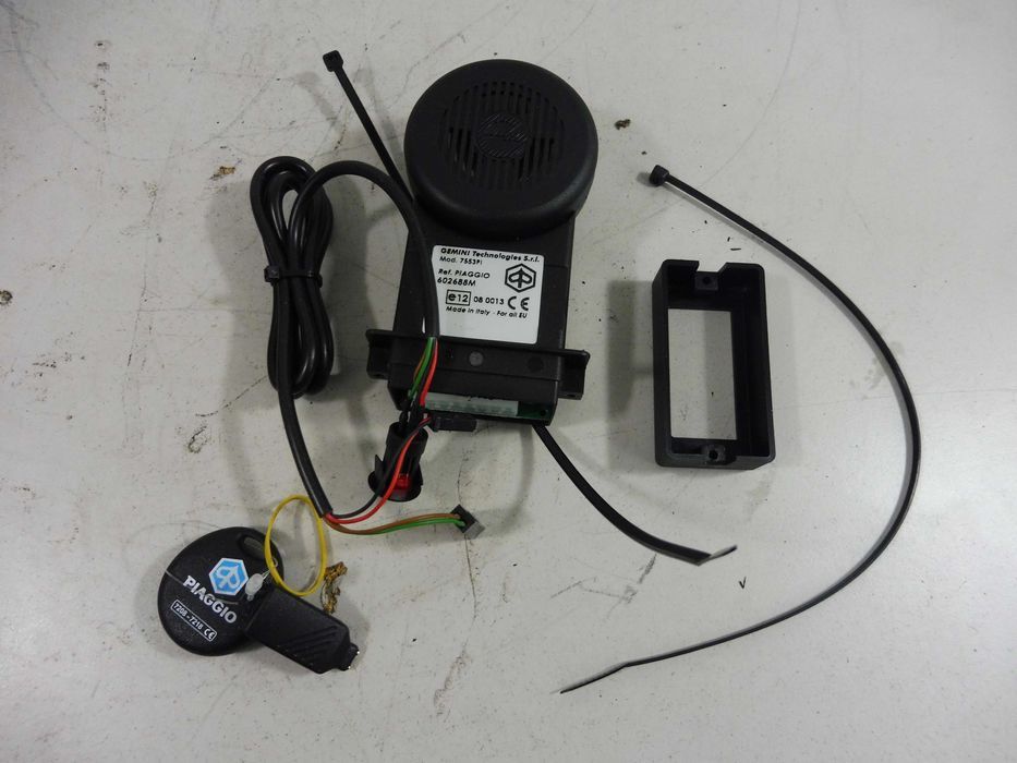 Piaggio Vespa LX / LXV / S 150 / Fly 50 / 150 nowy alarm pilot A609