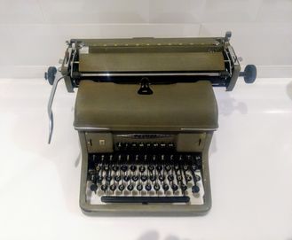 Urania kolekcjonerska maszyna do pisania vintage antyk tetro gadżet