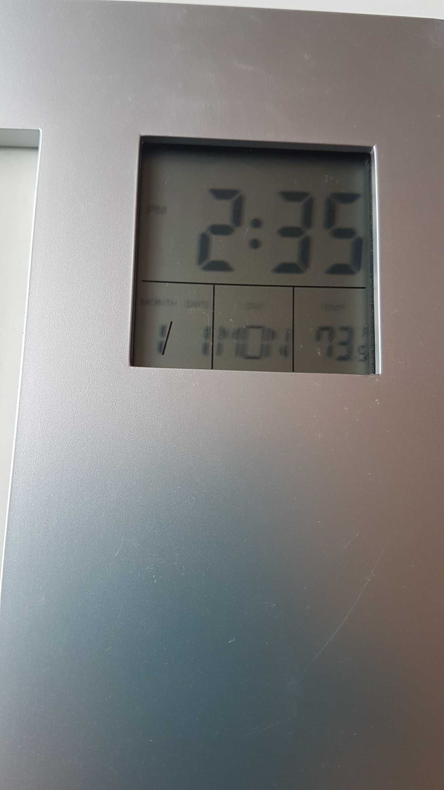 Ramka stojąca na zdjęcie z zegarem, datą i temperaturą