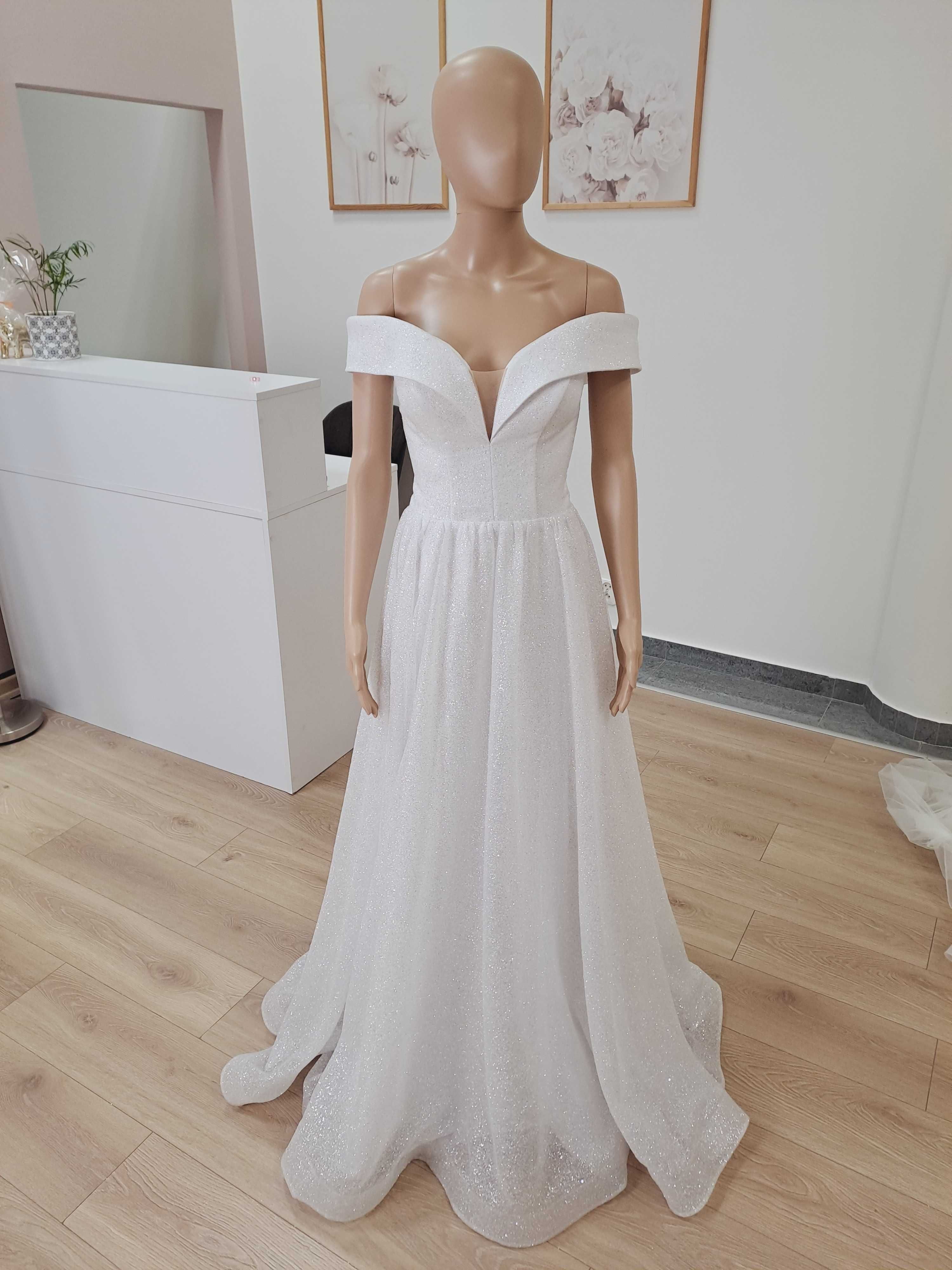 Nowa piekna suknia ślubna z koronką różne modele 36/38