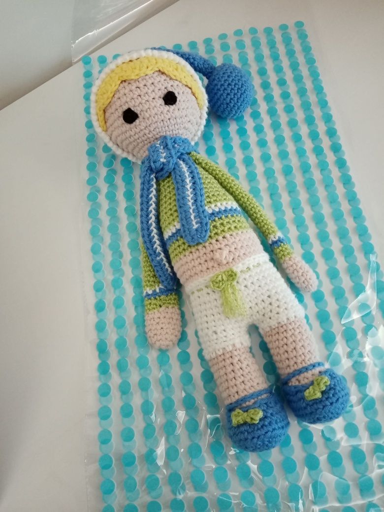Bonecas feitas á mão com técnica AMIGURUMI - Descida do preço até 31/8