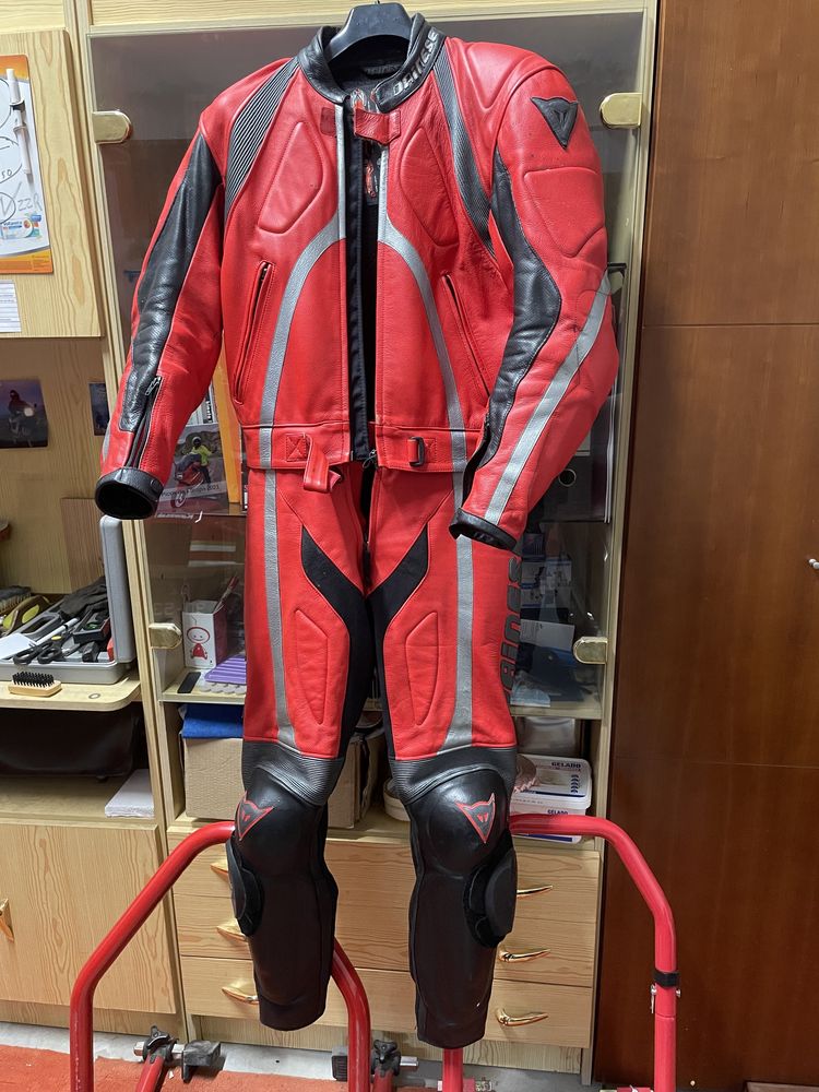 Fato Dainese Vermelho