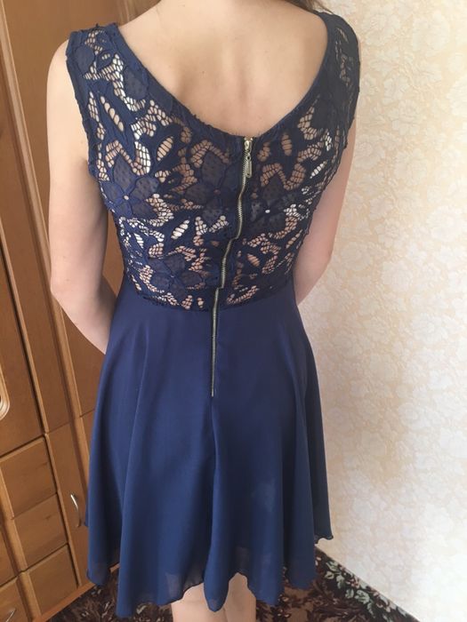 Платье нарядное (размер S)